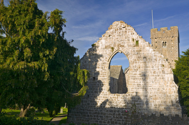 Chantry chapels did not survive the Reformation. They were abolished in 1547 during the reign of Edward VI. The Galilee Chapel was undoubtedly reused for other purposes initially, but it eventually became a roofless ruin.